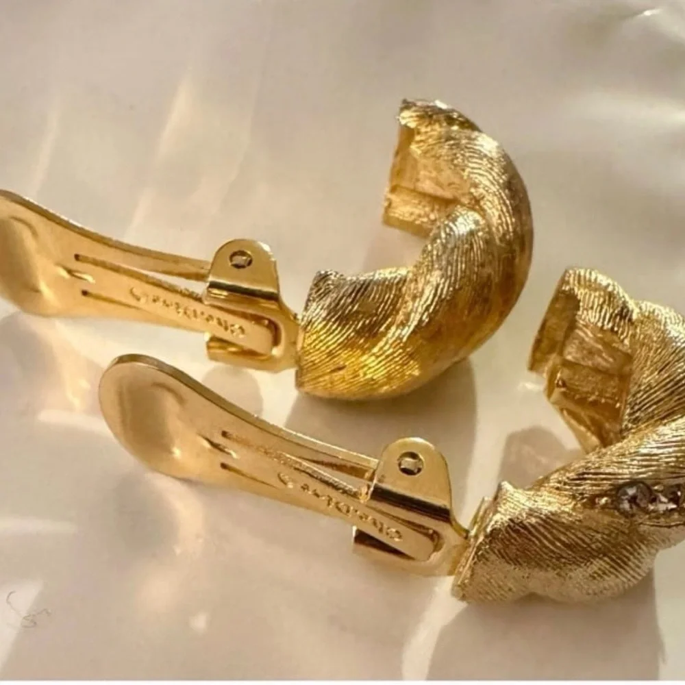 Vintage Christian Dior Gold Tone Rhinestone Clip - Picture 5 of 9